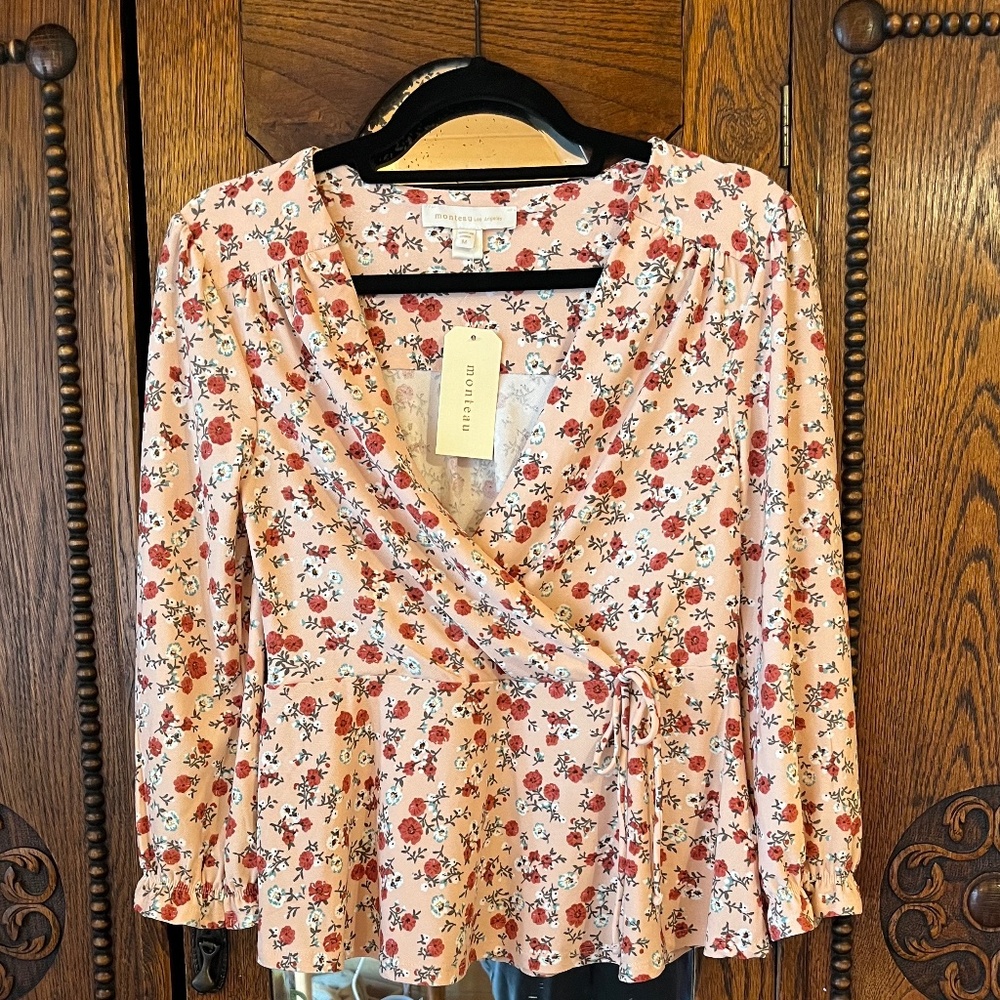 NWT Monteau faux wrap blouse size: med.